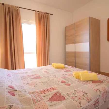 Livija 2 Mit Pool In Strandnaehe アパート ポレッチ