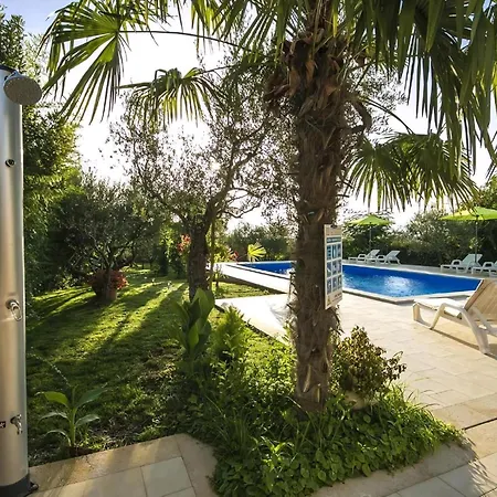 Livija 2 Mit Pool In Strandnaehe Porec