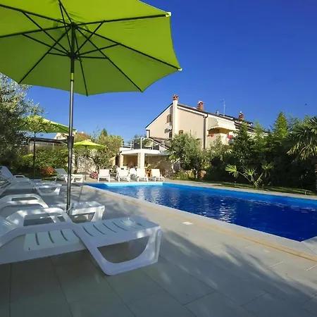 Livija 2 Mit Pool In Strandnaehe * Porec