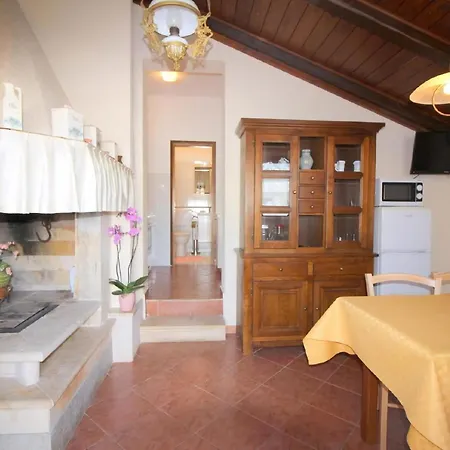Apartment Livija 2 Mit Pool In Strandnaehe